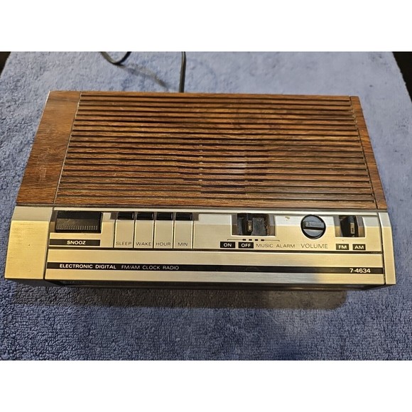 Vintage General Electric GE Digital Alarm Clock Radio Buzzer Model 7-4634B AM/FM - Picture 3 of 5